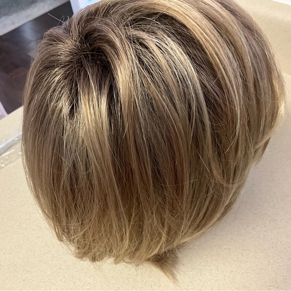 NWT Sheila Bob Professional Wig Dark Blonde Bald Alopecia - Picture 7 of 13